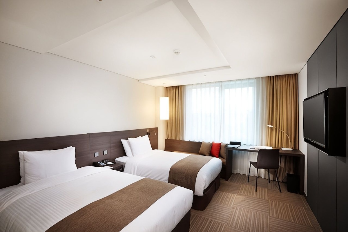 In-room safe, desk, blackout curtains, free WiFi