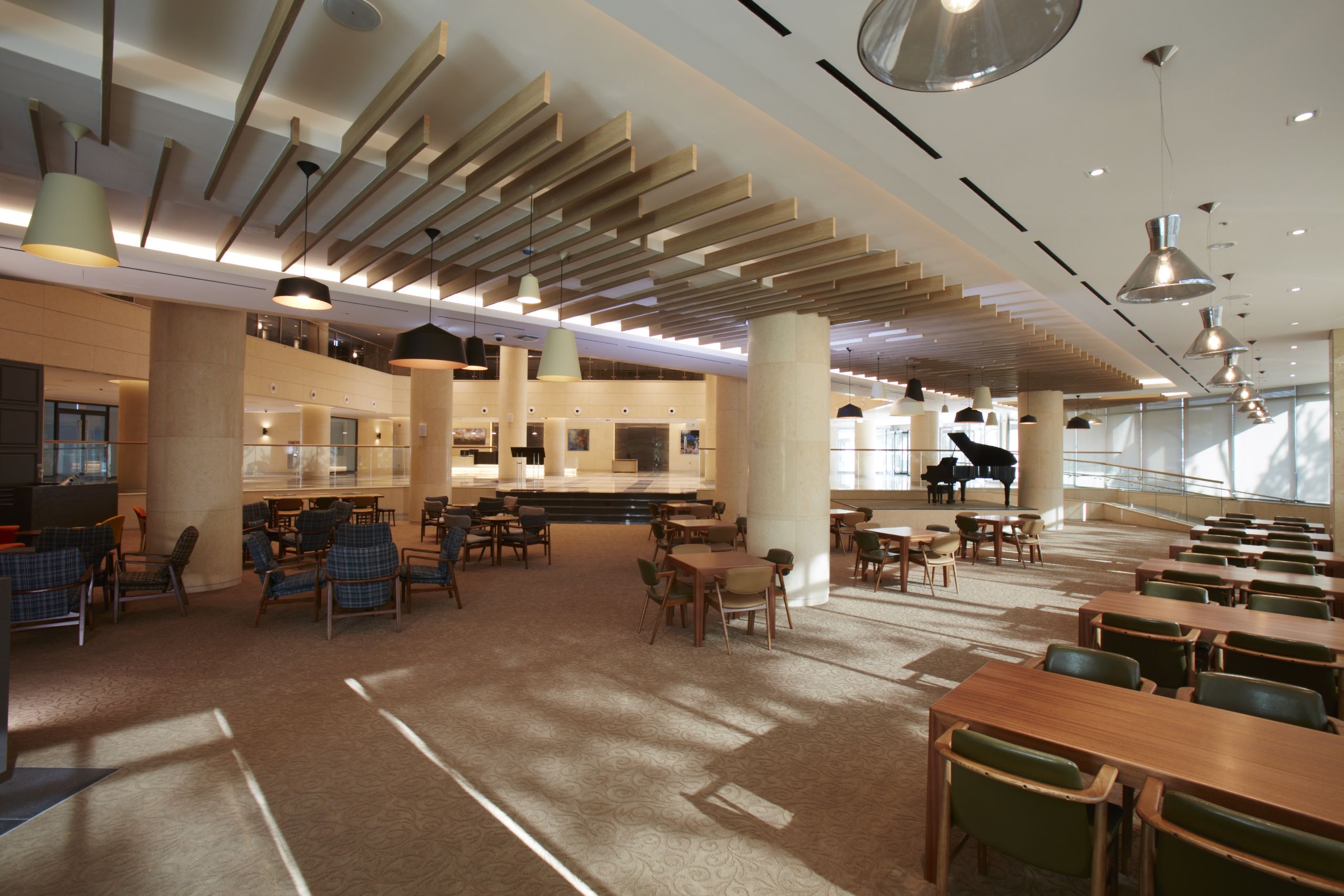 2 restaurants, breakfast served