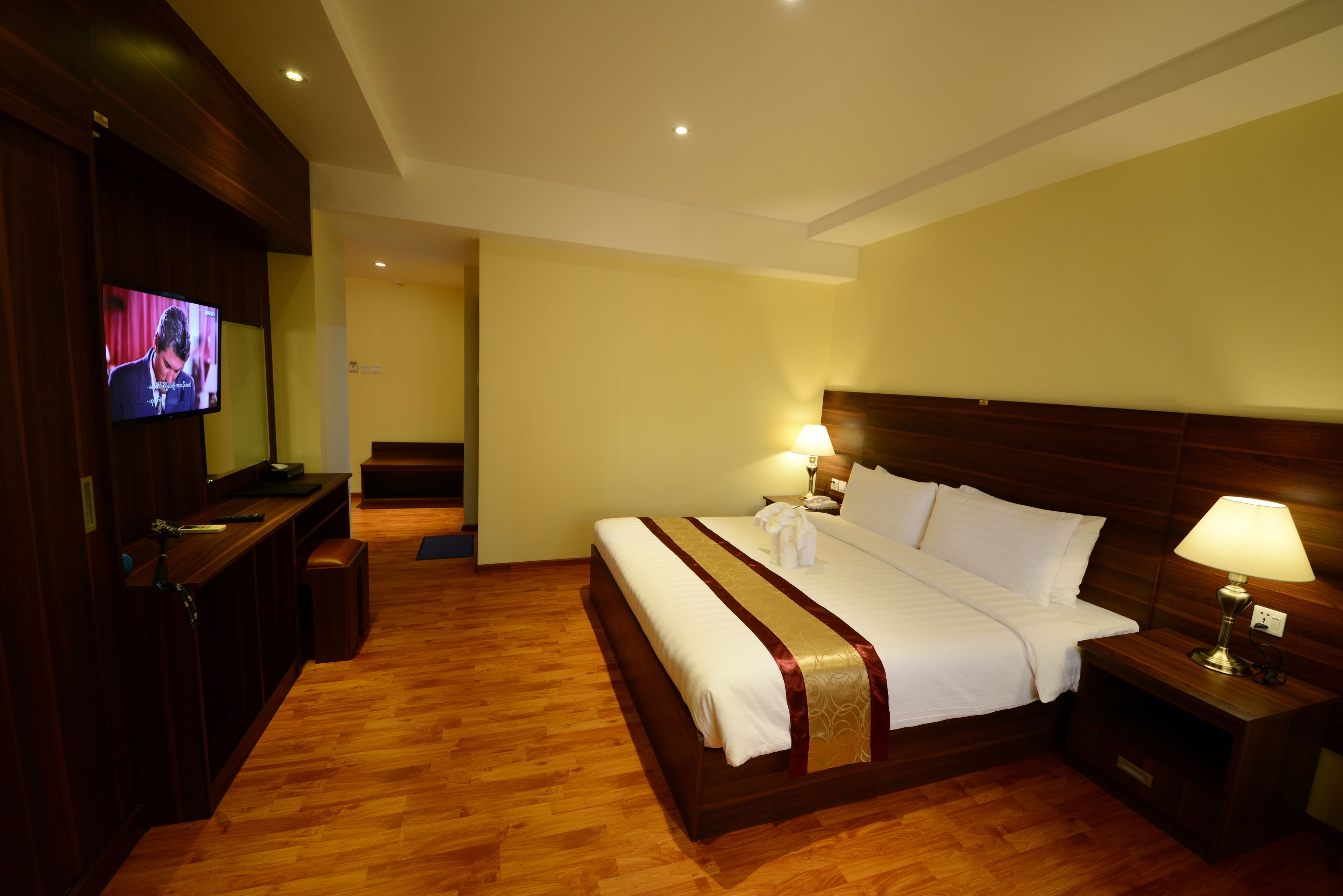 executive suite, 1 bedroom | minibar, in-room safe, desk, blackout curtains