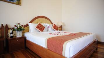 Dobbeltrom – standard | Minibar, safe på rommet, skrivebord og lydisolert