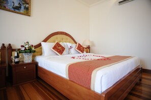 Quarto casal standard | Frigobar, cofres nos quartos, escrivaninha, quartos à prova de som