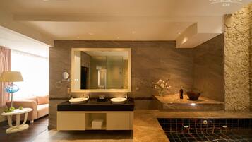 Suite, 1 kingsize-seng (with Afternoon Tea) | Bad | Dusj, toalettartikler (inkludert), hårføner og tøfler