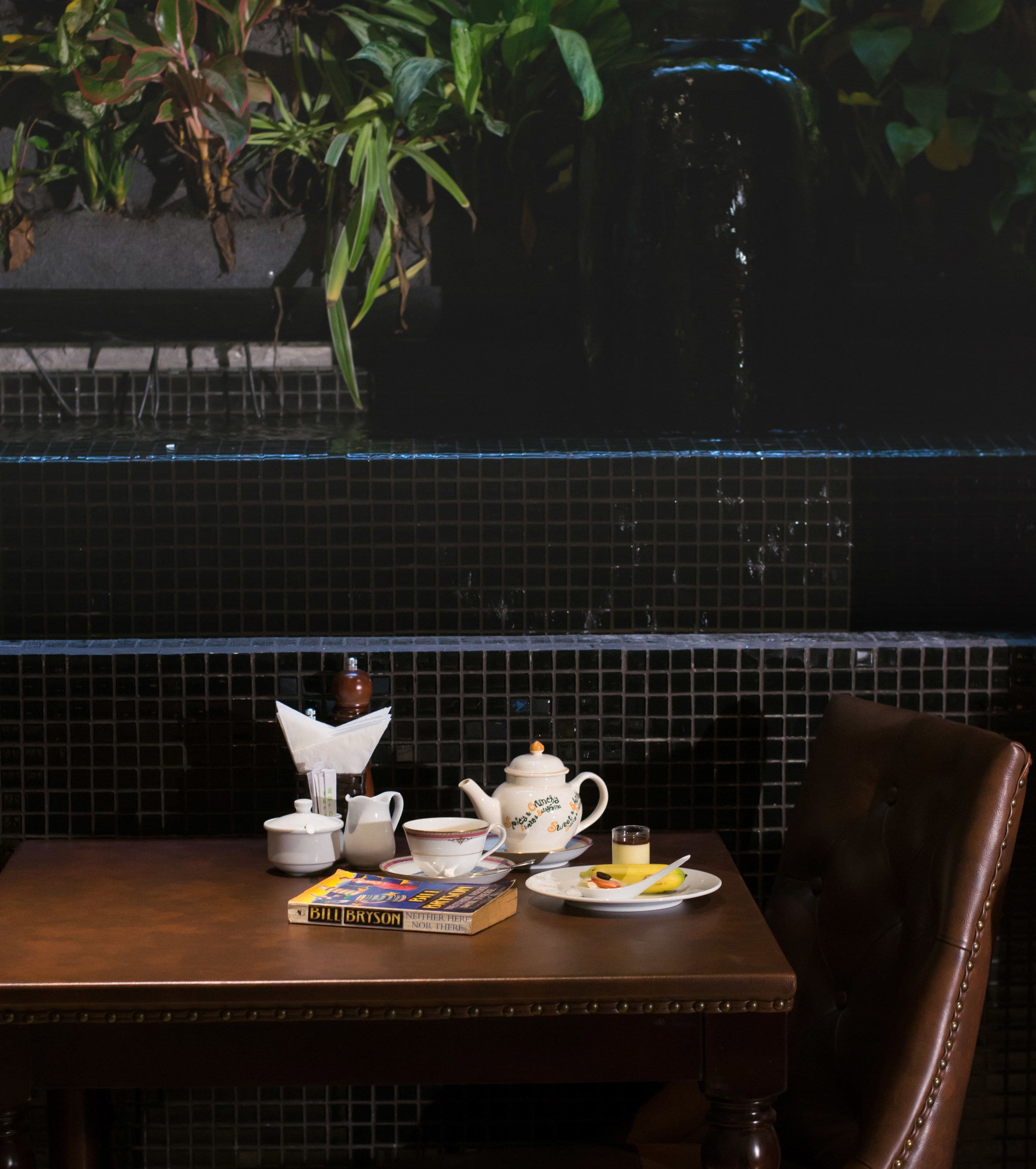 breakfast, lunch, dinner served; international cuisine