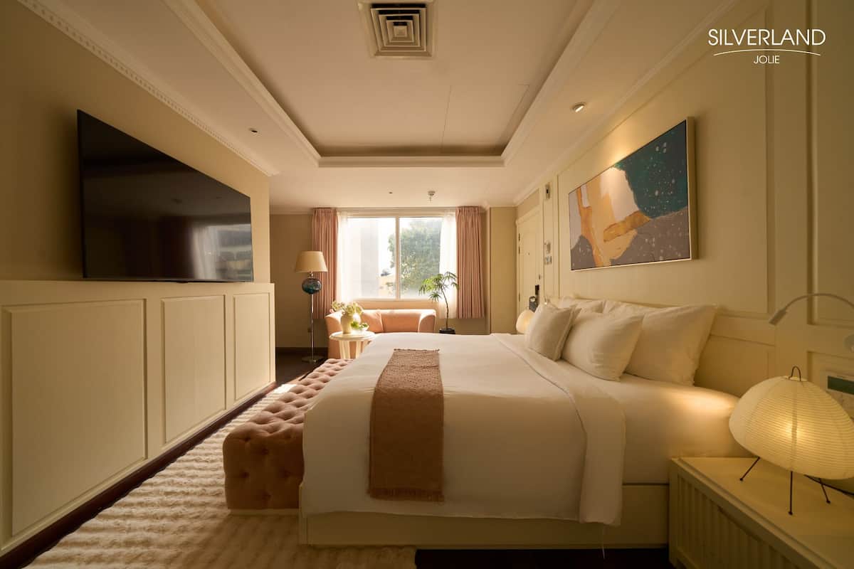 Suíte, 1 cama King (with Afternoon Tea) | Frigobar, cofres nos quartos, escrivaninha