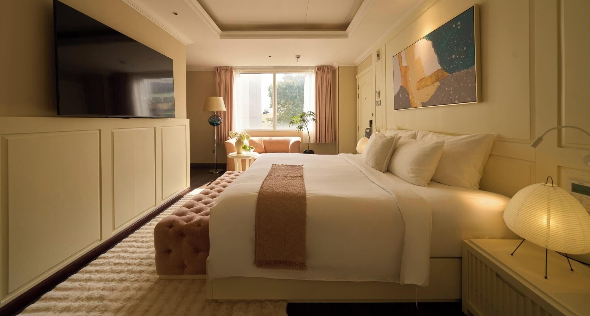 套房, 1 张特大床 (with Afternoon Tea) | 迷你吧、客房内保险箱、办公桌、熨斗/熨板