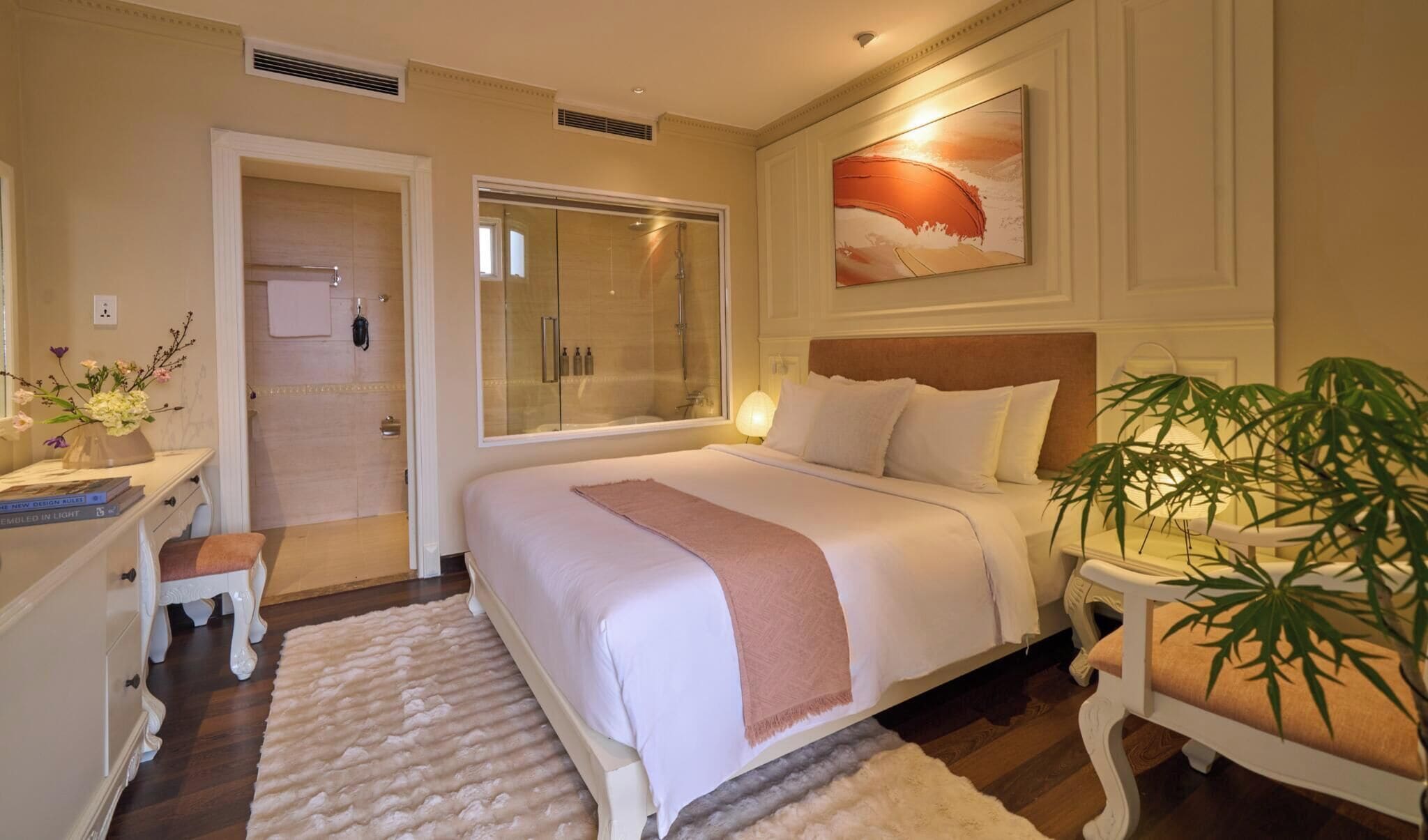 尊贵双人房 (Corridor view window, Afternoon Tea) | 迷你吧、客房内保险箱、办公桌、熨斗/熨板