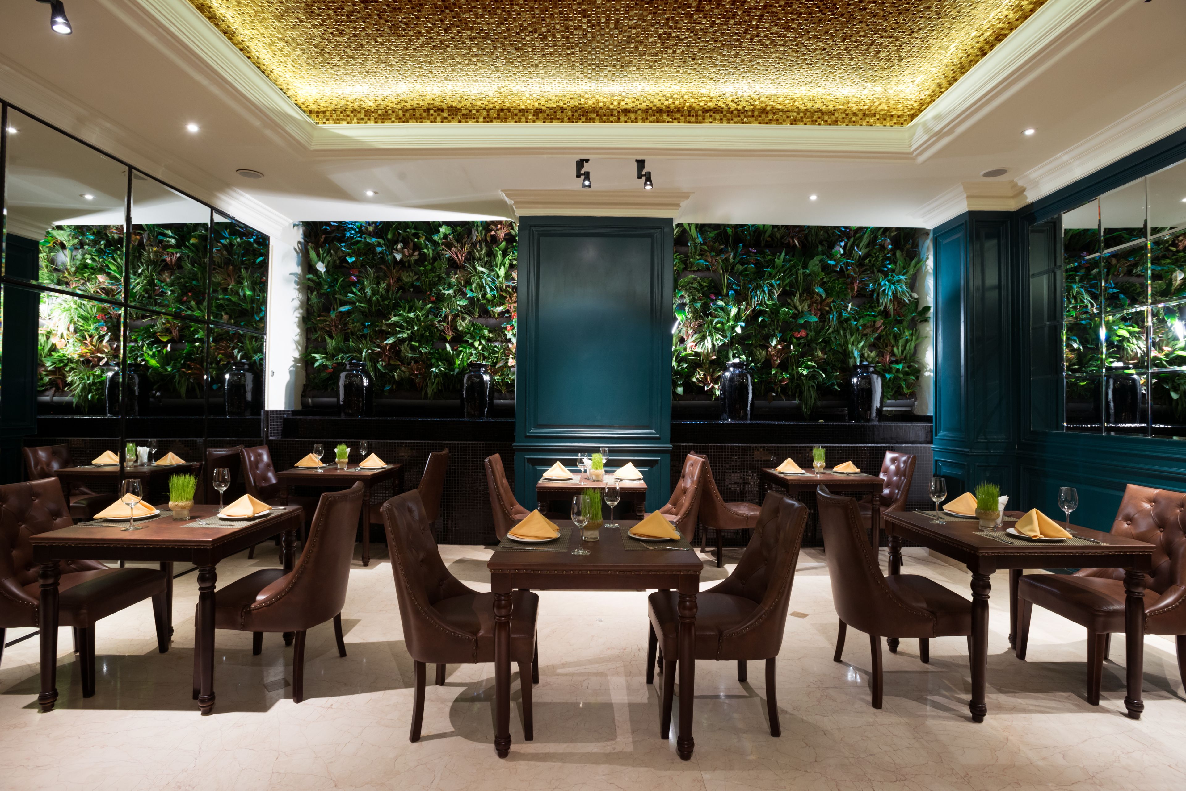 breakfast, lunch, dinner served; international cuisine