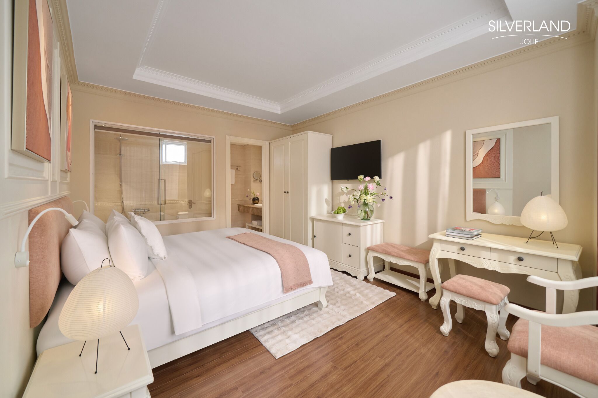 行政双人房或双床房 (with Afternoon Tea) | 迷你吧、客房内保险箱、办公桌、熨斗/熨板