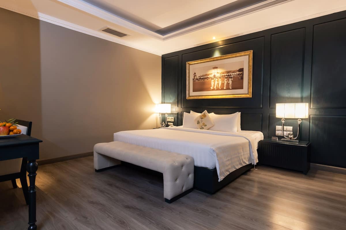 Suite King Bed | Minibar, in-room safe, desk, iron/ironing board