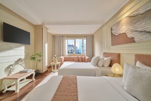 Minibar, in-room safe, desk, iron/ironing board - Silverland Jolie Hotel (Ho Chi Minh City)