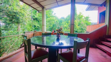 Twin Room | Makan dalam bilik