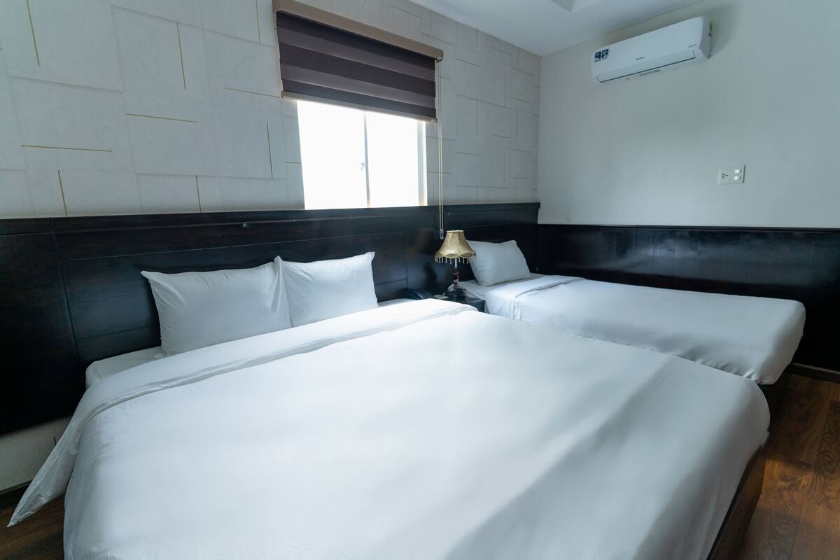 Phòng 3 Deluxe | Minibar, két bảo mật tại phòng, bàn, phòng cách âm 