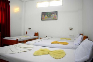 Desk, rollaway beds, free WiFi - Cosy Hotel & Restaurant (Jaffna)