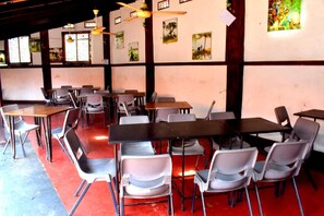 Lunch and dinner served - Cosy Hotel & Restaurant (Jaffna)