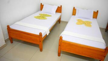 Schreibtisch, Zustellbetten, kostenloses WLAN