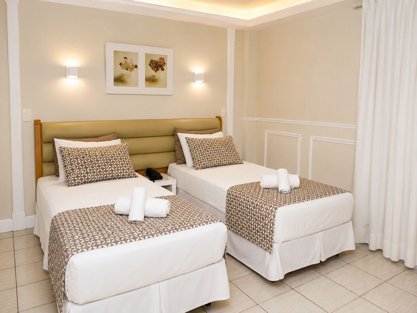 Habitación estándar con 2 camas individuales, 2 camas individuales | Minibar, caja fuerte, wifi gratis y ropa de cama