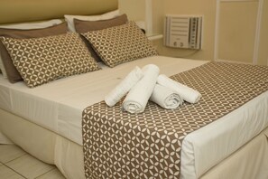 Habitación estándar doble, 1 cama doble | Minibar, caja fuerte, wifi gratis y ropa de cama