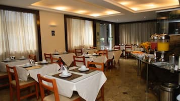 Tägliches inbegriffenes Frühstücksbuffet