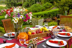 Daily cooked-to-order breakfast (USD 12 per person)