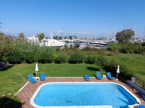 Outdoor pool, pool umbrellas, sun loungers