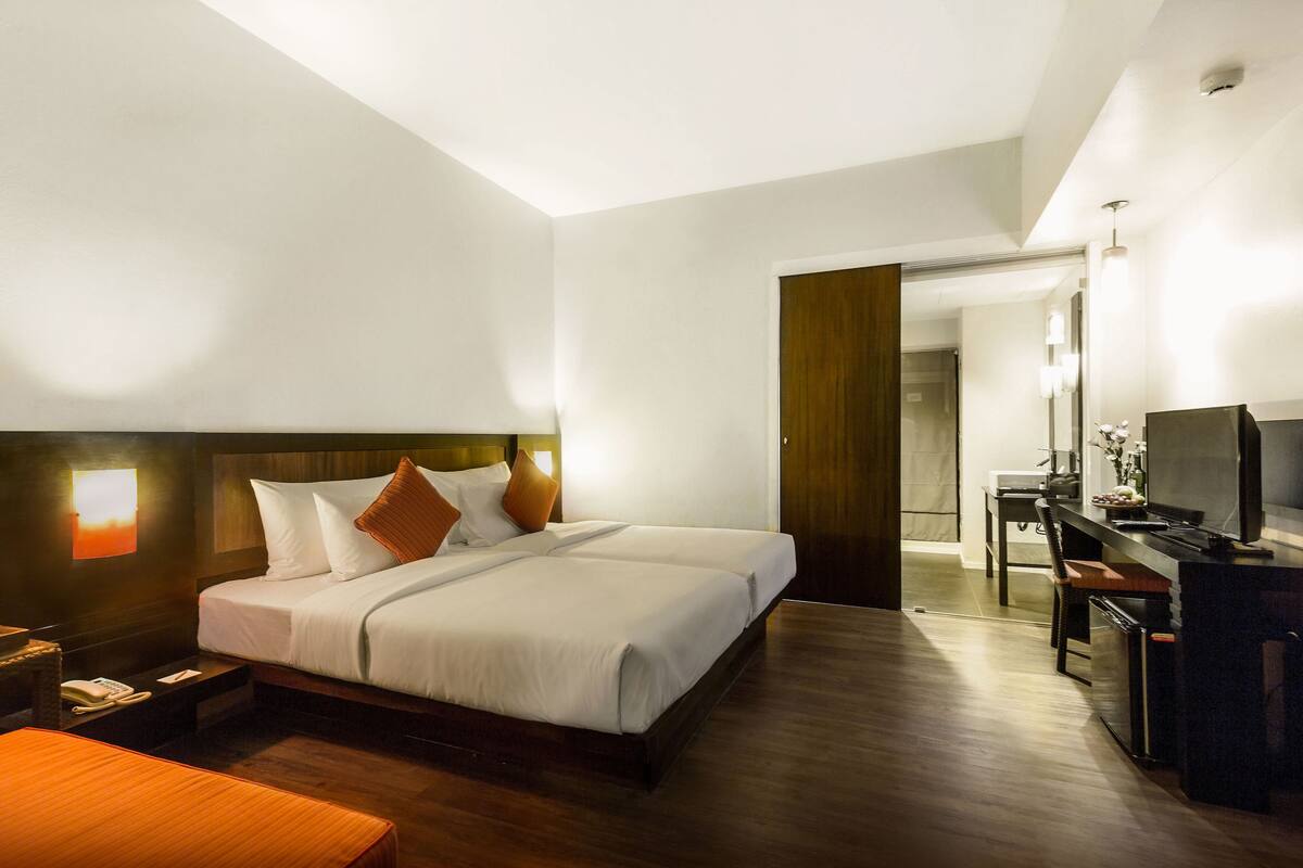 Deluxe-Zimmer, 1 Doppelbett oder 2 Einzelbetten | 1 Schlafzimmer, Zimmersafe, Schreibtisch, Verdunkelungsvorhänge