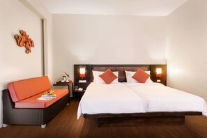 Deluxe Room, 1 Double or 2 Twin Beds | 1 bedroom, in-room safe, desk, blackout drapes - Park Srinakarin Hotel (Bangkok)