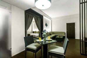 In-room dining - Park Srinakarin Hotel (Bangkok)