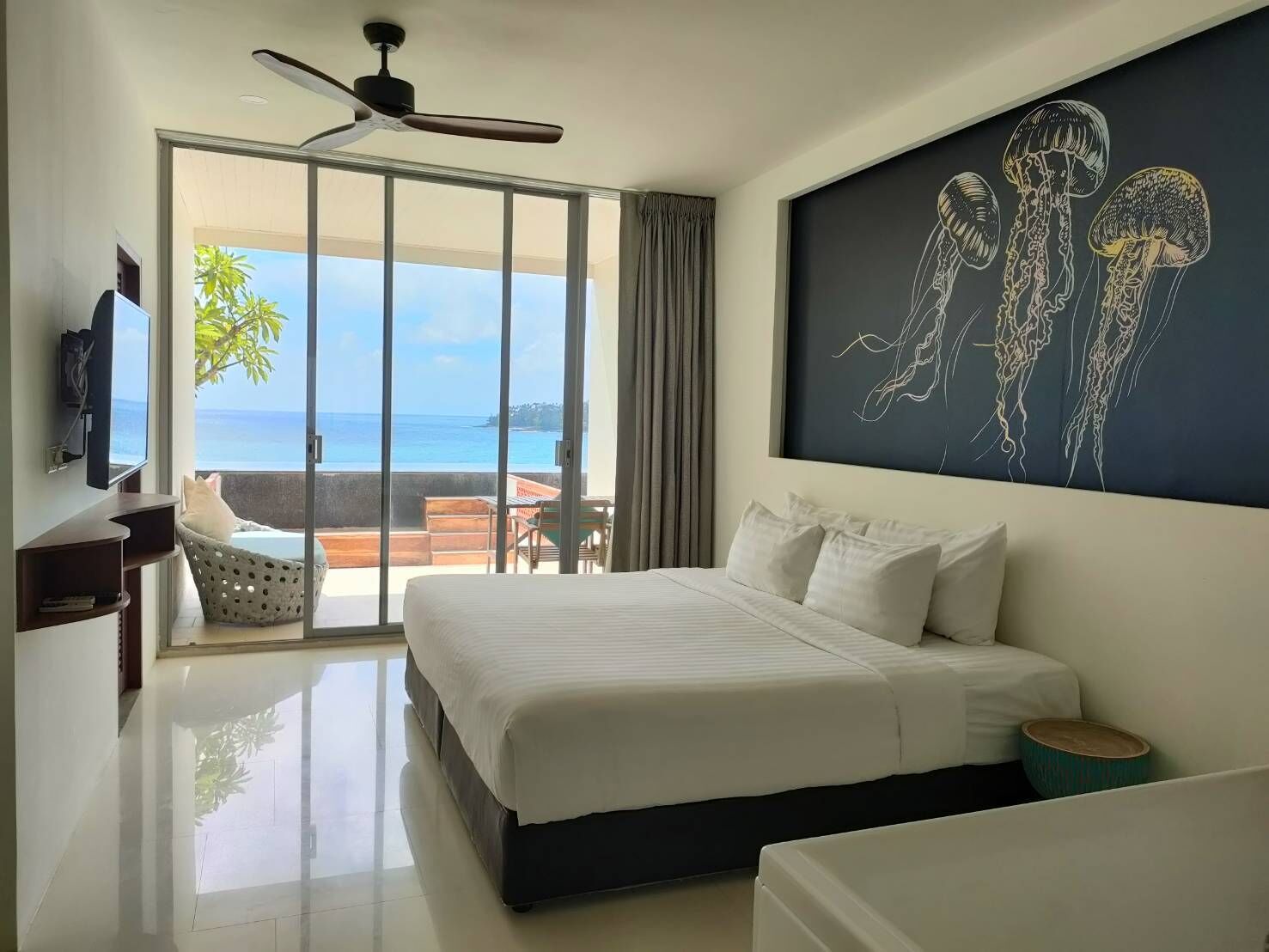 suite with sea view | 1 bedroom, minibar, in-room safe, desk