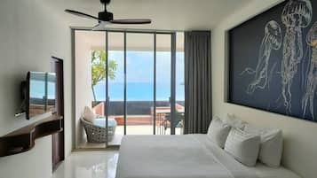 Suite with Sea View | Minibar, in-room safe, desk, blackout curtains