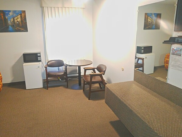 Double Room, 2 Queen Beds | Free WiFi, bed sheets - Amber Inn Motel (Bliss)