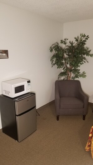 Single Room, 1 King Bed | Free WiFi, bed sheets - Amber Inn Motel (Bliss)