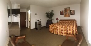 Single Room, 1 King Bed | Free WiFi, bed sheets