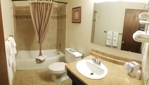 Double Room, 2 Double Beds | Bathroom - Amber Inn Motel (Bliss)