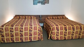 Free WiFi, bed sheets - Amber Inn Motel (Bliss)