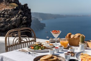 فطور كامل مجانًا يوميًا