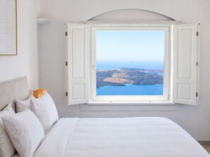 Premium Suite, Hot Tub, Sea View | 1 soverom, sengetøy av topp kvalitet og minibarvarer (inkludert)