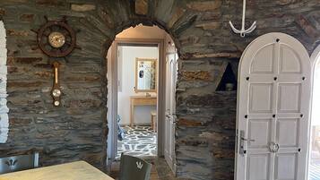 Biệt thự truyền thống, 3 phòng ngủ, quang cảnh biển | Khu phòng khách | TV màn hình phẳng, đầu đĩa DVD