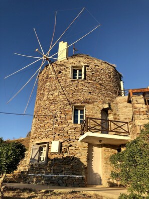 Vista frontal de la propiedad