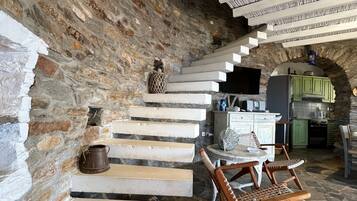 Biệt thự truyền thống, 3 phòng ngủ, quang cảnh biển | Khu phòng khách | TV màn hình phẳng, đầu đĩa DVD