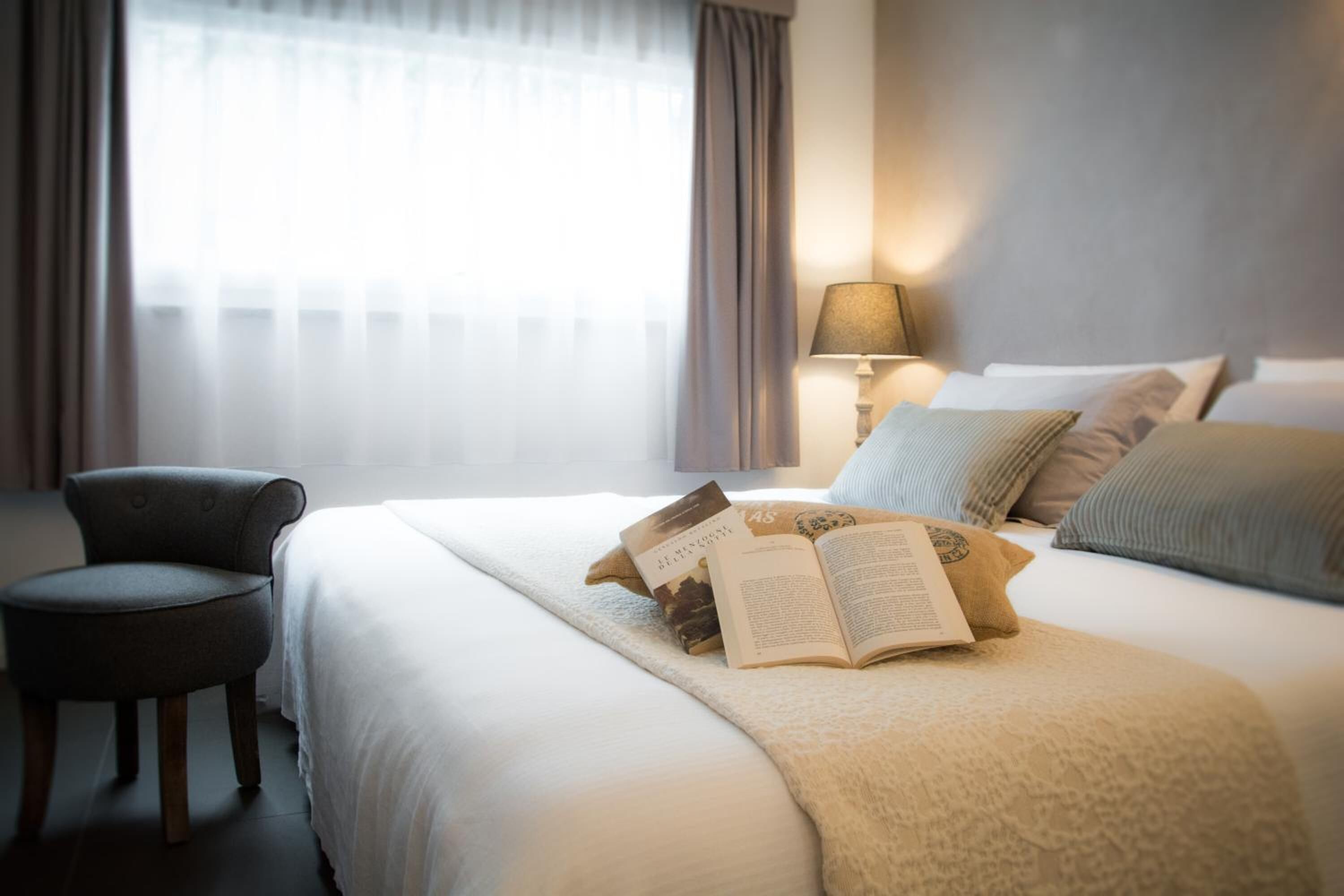 Free minibar, in-room safe, soundproofing, free WiFi