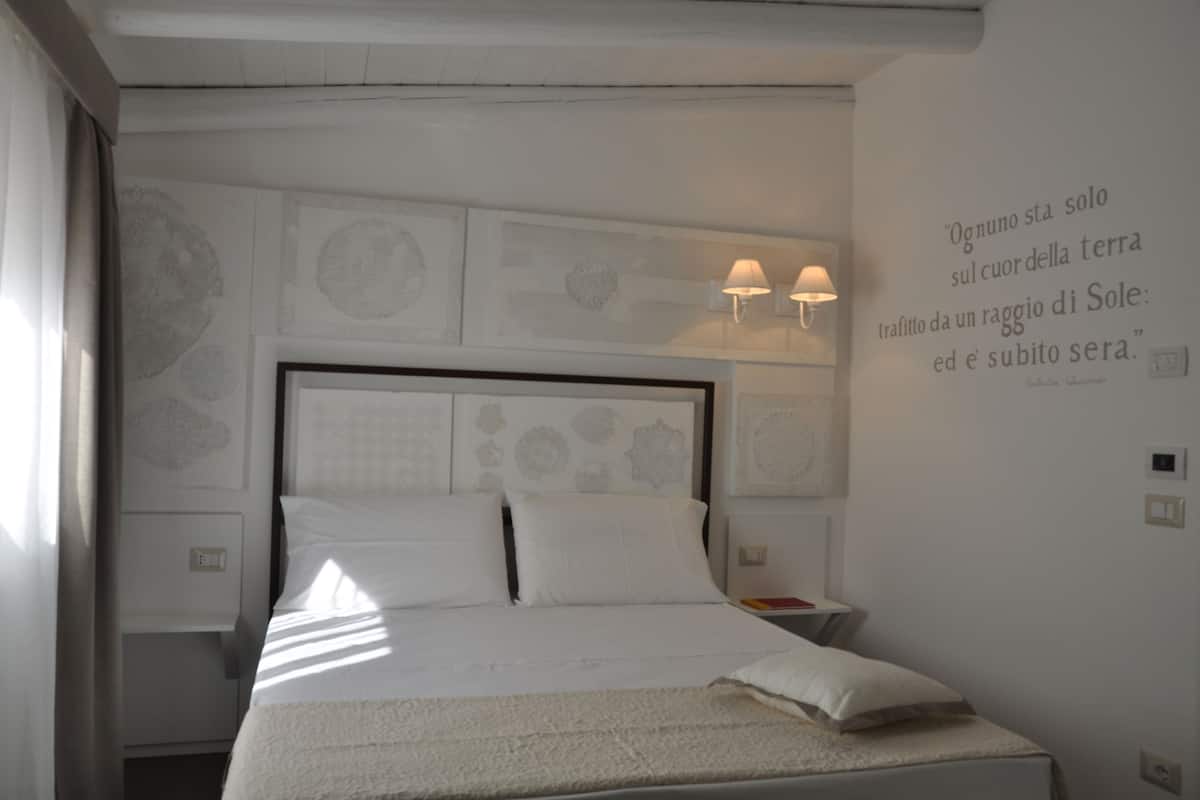 Junior Double Room | Free minibar, in-room safe, soundproofing, free WiFi
