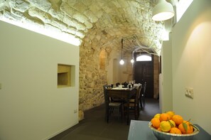 In-room dining - Iblainsuite (Ragusa)