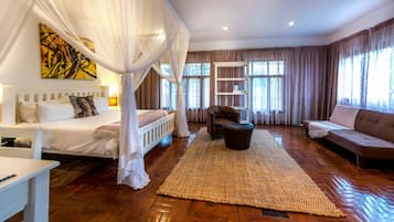 Executive kamer | Luxe beddengoed, een kluis op de kamer, een bureau, geluiddichte muren