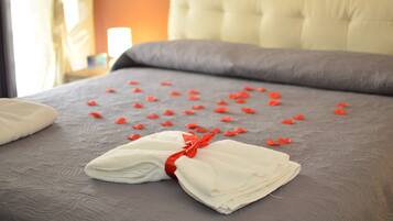 Camera doppia, bagno privato | Biancheria da letto di alta qualità, minibar, una scrivania