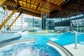 Indoor spa tub - Hotel Aquacity Riverside (Poprad)