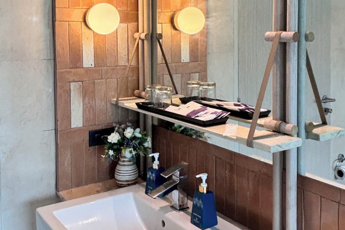 corner premier  | bathroom | free toiletries, hair dryer, bathrobes, slippers