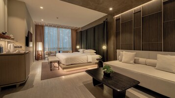 Corner Premier | Hypo-allergenic bedding, in-room safe, laptop workspace