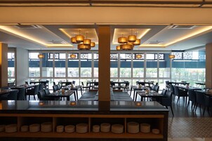 Breakfast, lunch, dinner served; international cuisine 