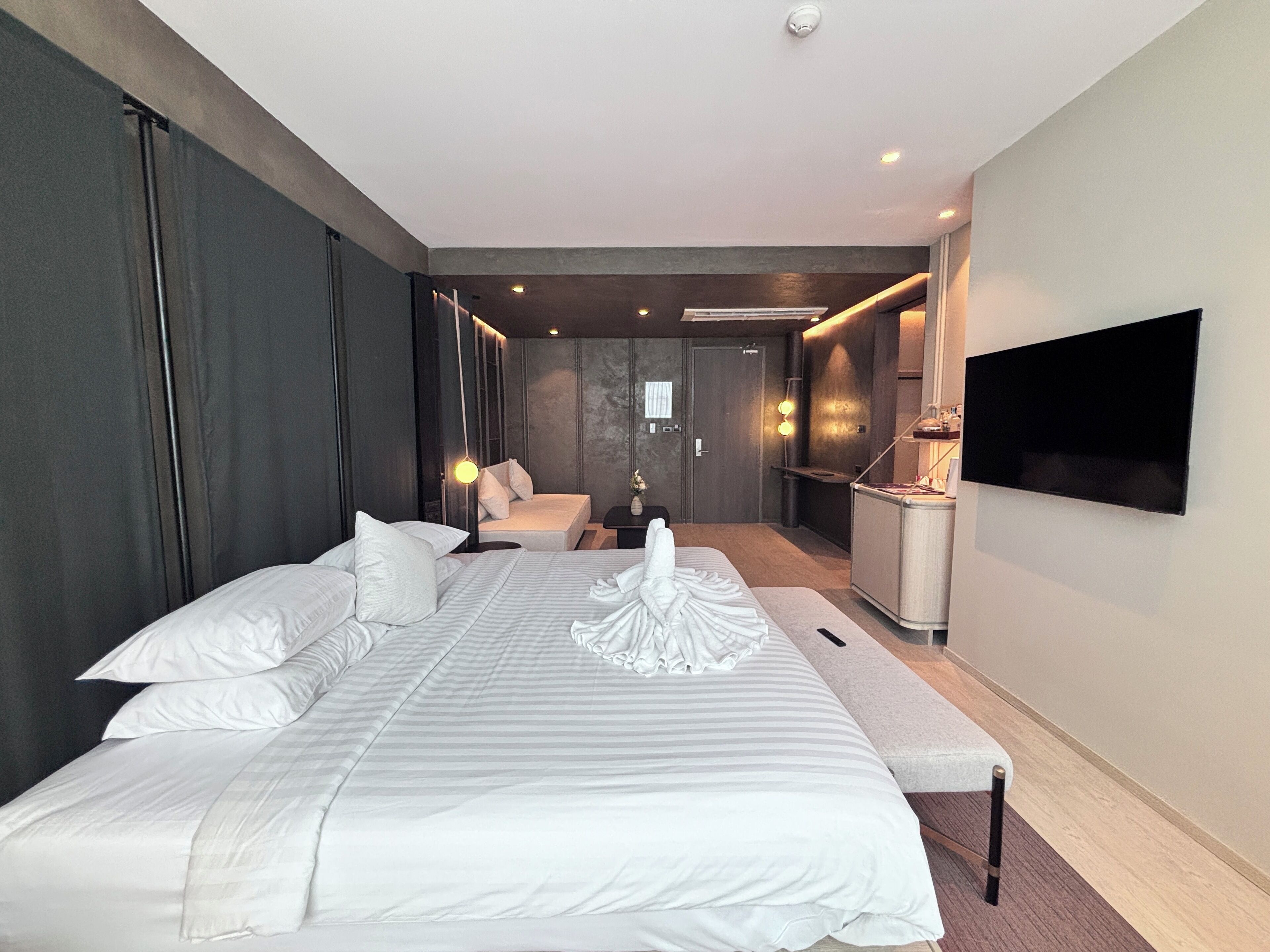 corner premier  | 1 bedroom, hypo-allergenic bedding, free minibar items, in-room safe