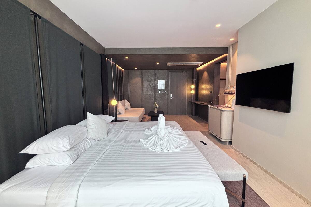 corner premier  | 1 bedroom, hypo-allergenic bedding, free minibar items, in-room safe